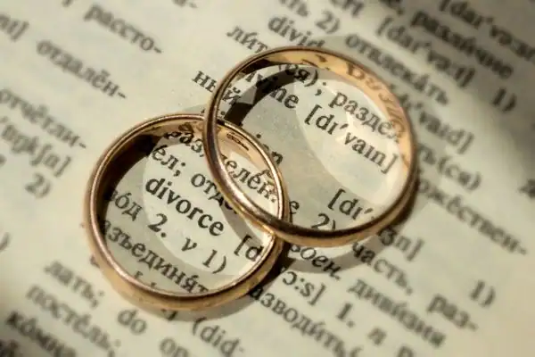 Image of rings removed before divorce mediation Fleet